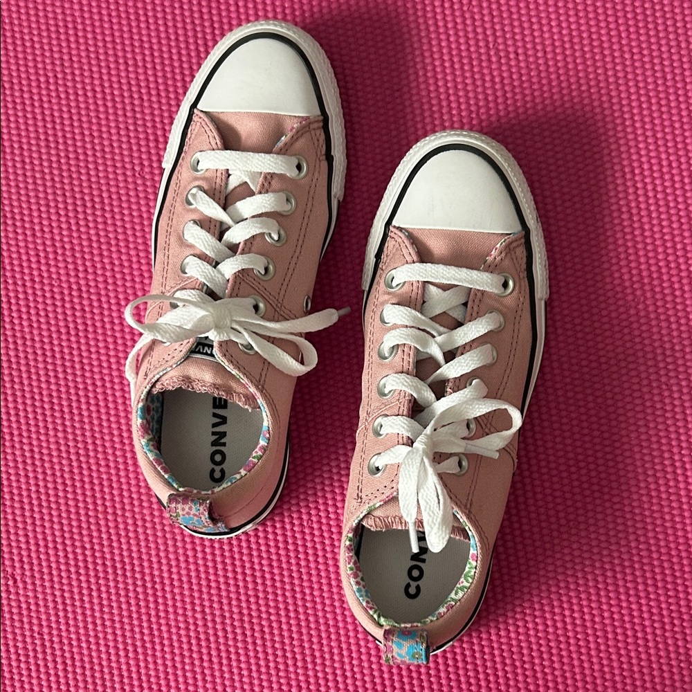 Converse Pink Canvas Low-Top Sneakers with Floral Heel Tab size 6.5